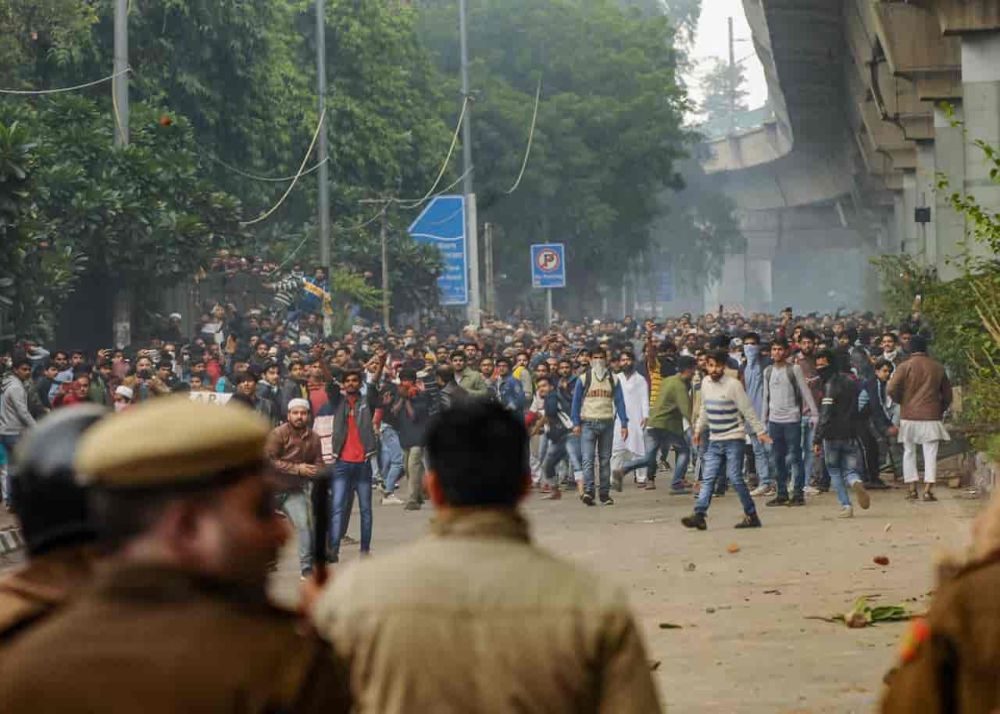 SOCIAL-Students-of-Jamia-Millia-Islamia-University-clash-with-the-police-during-a-protest-against-the-Citizenship-Amendment-Act-at-the-University-in-New-Delhi.
