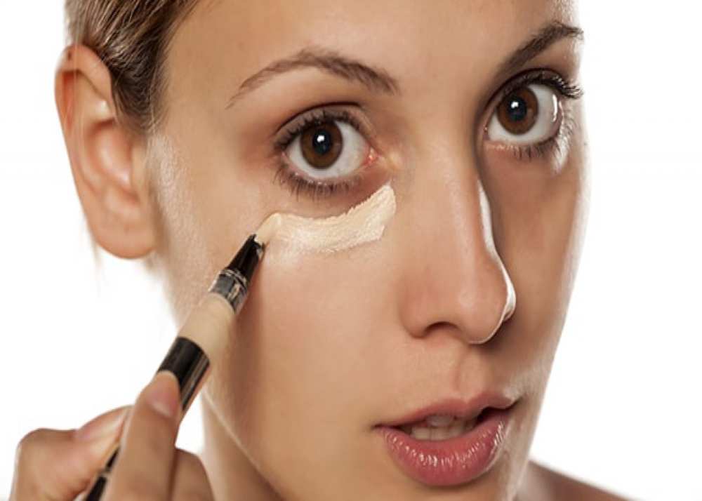 how to hide dark circles with concealer
