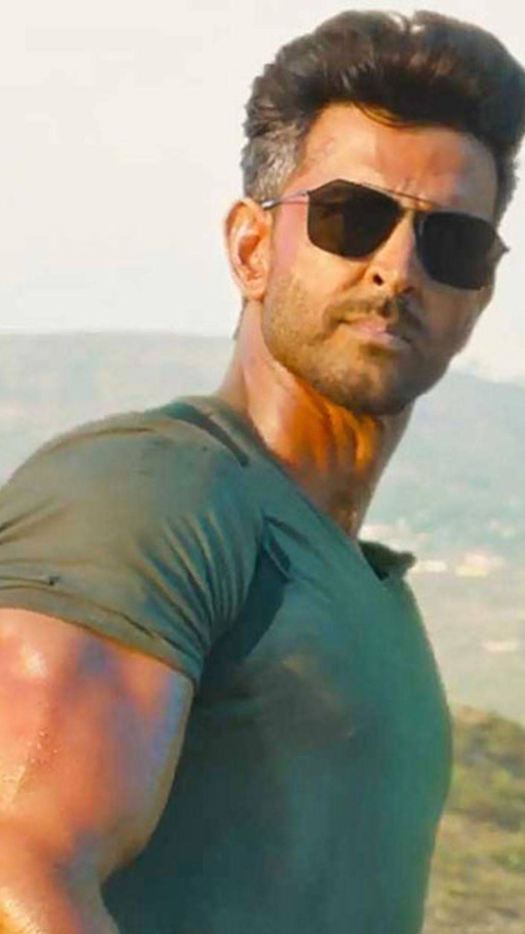 Hrithik Roshan shares intense workout video as he thanks trainer ahead of Fighter's shoot
