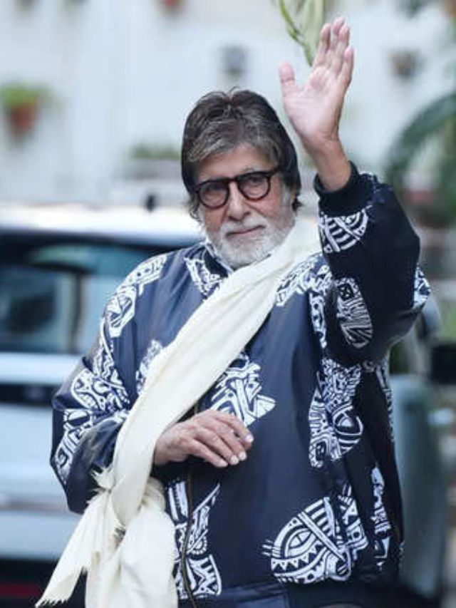 Amitabh Bachchan Resumes Sunday Meet and Greet with Fans at Jalsa Gate