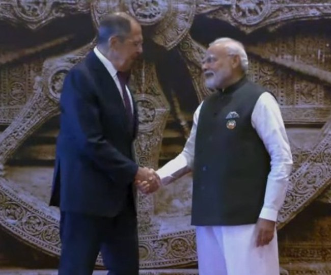 Russian Foreign Minister arrives at India Pavilion