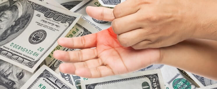 itchy left hand indicates you will lose money 